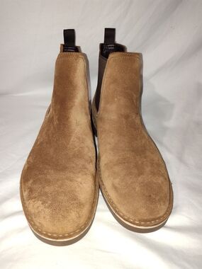 Clarks Men's Suede Chelsea Boots in Tan